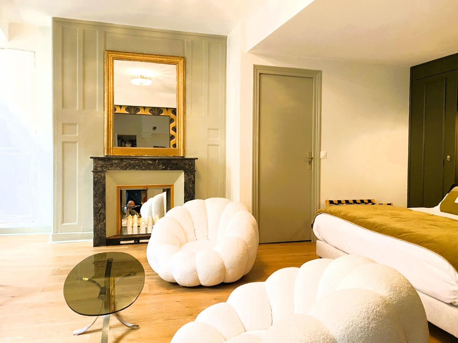 Appartement De Charme Au Coeur Du Centre Historique Tours Bagian luar foto